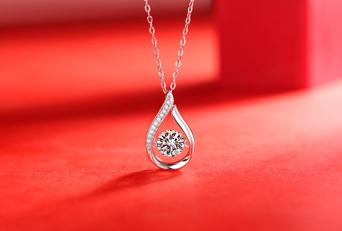 Dynamic Solitaire Pendant