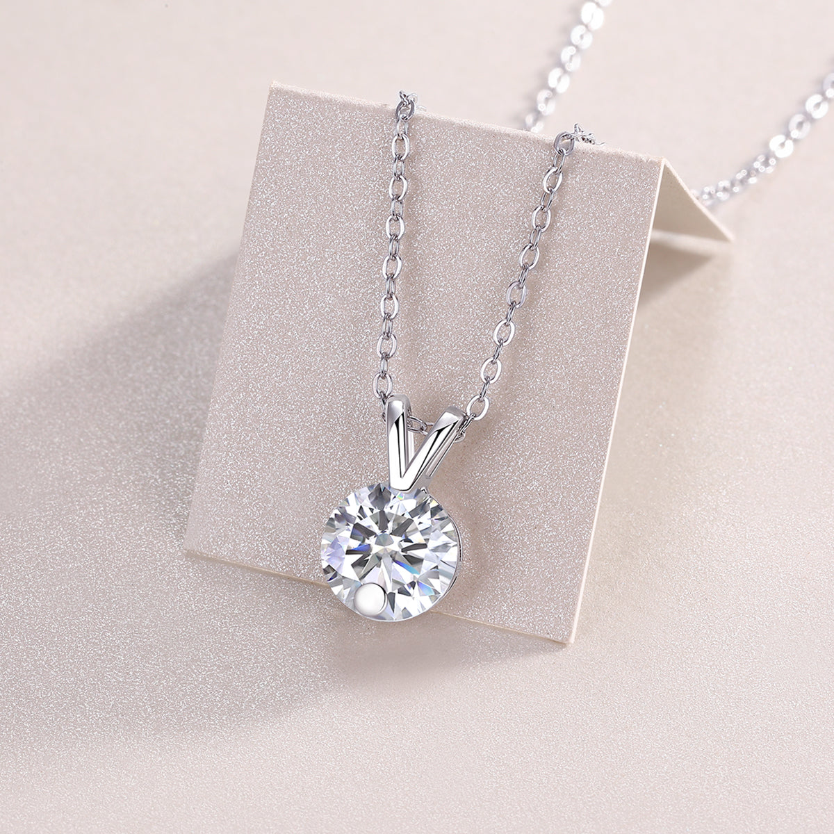 V-Chain Sparkle Pendant