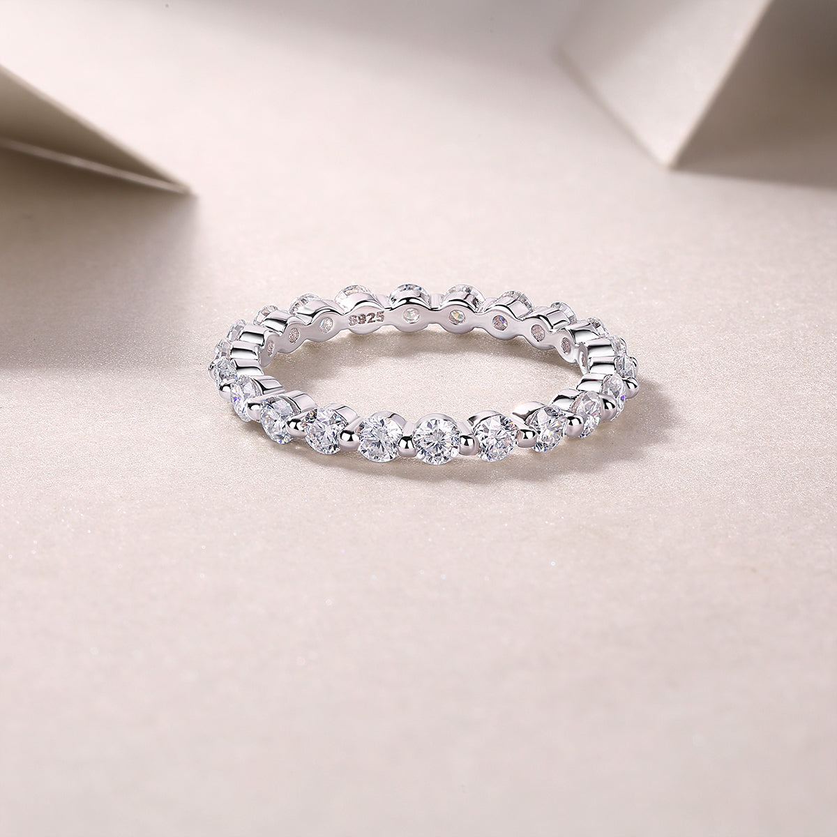 Pavé Row Band