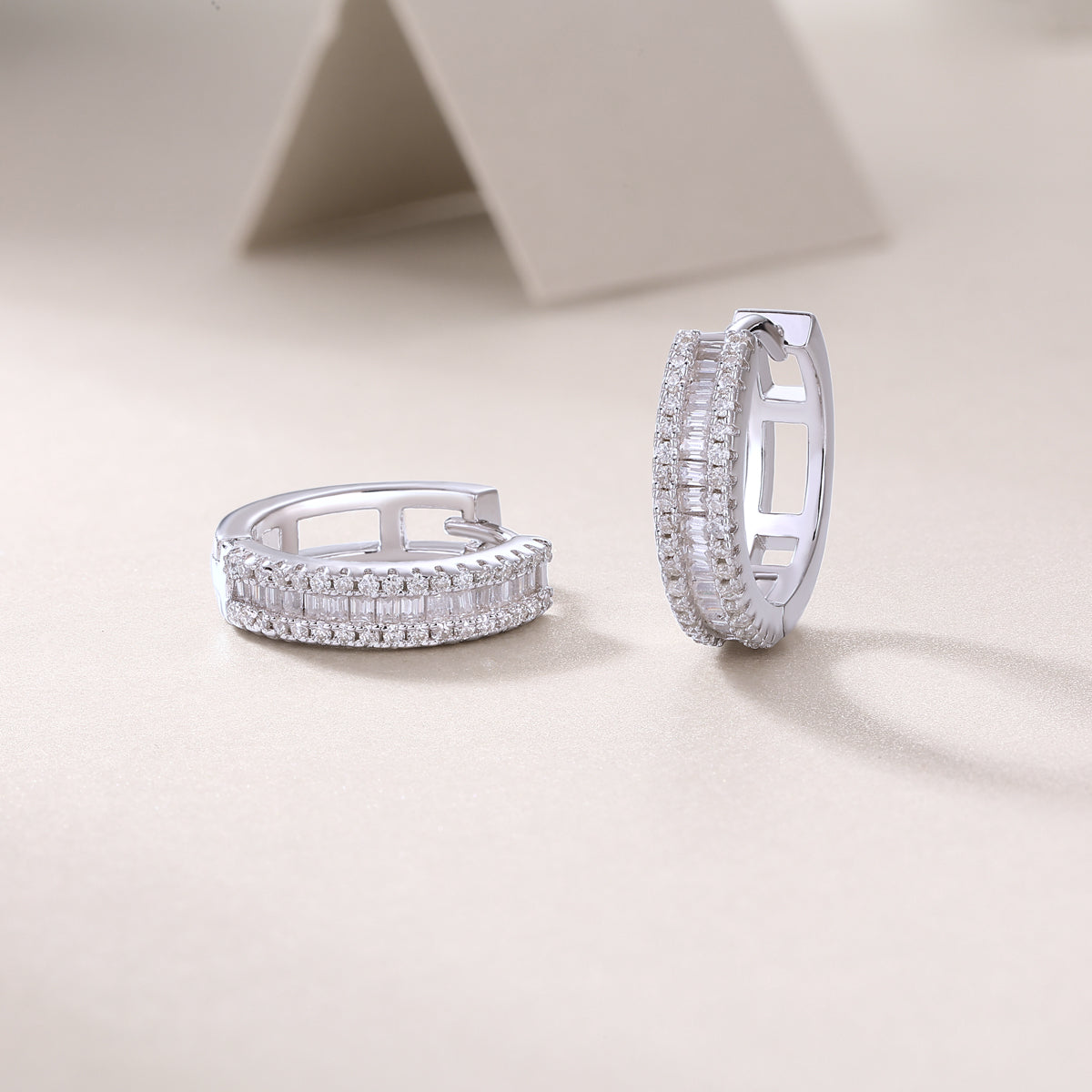 Woven Light Studs